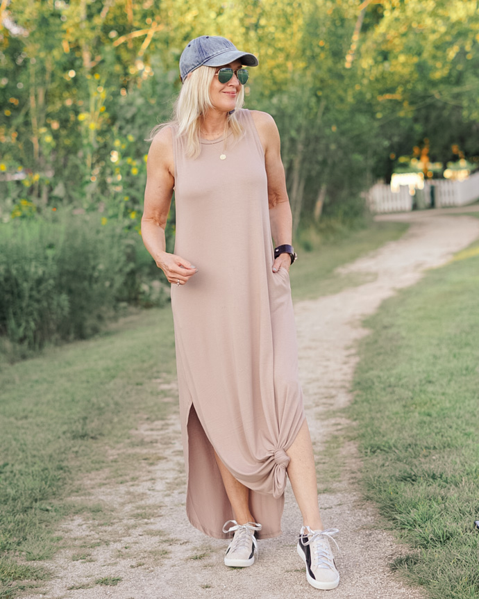 Maxi dress and sneakers sales